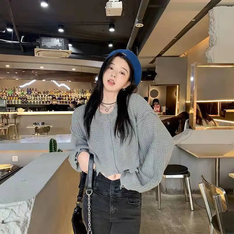 Рисунок 2 - Кардиган женский трикотажный в