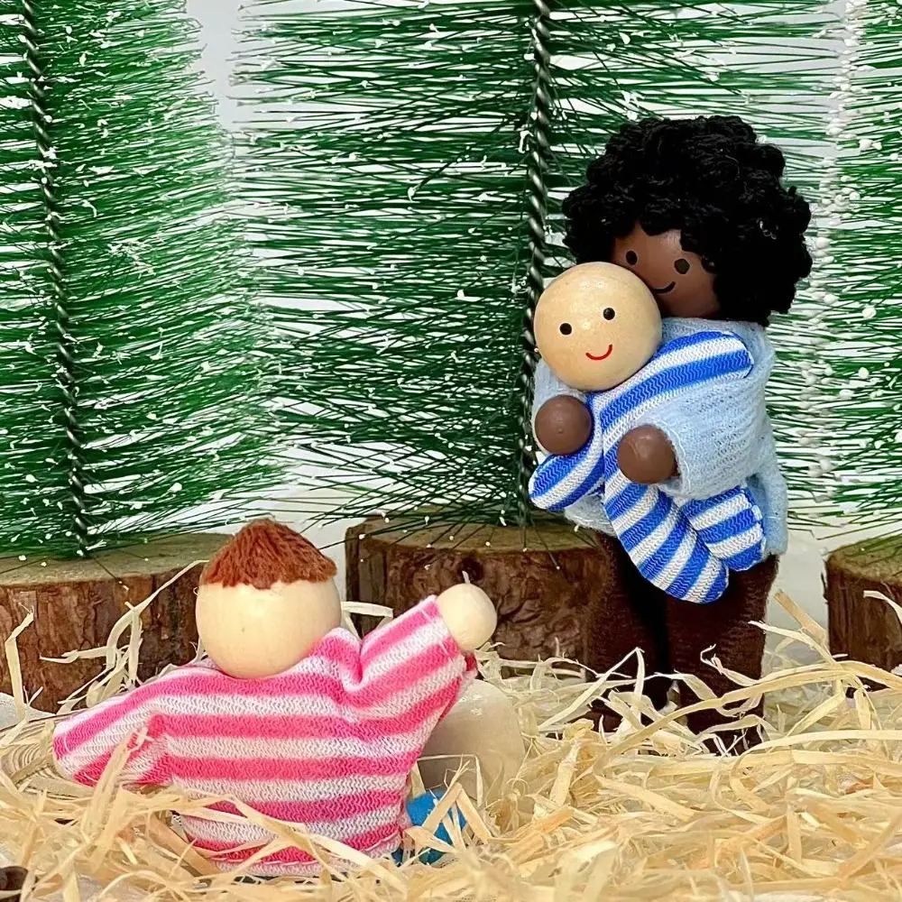 8개 세트 시뮬레이션 목재 가구 미니어처 피규어 이야기를 위한 미니 목재 가족 미니어처 인형 이동 가능