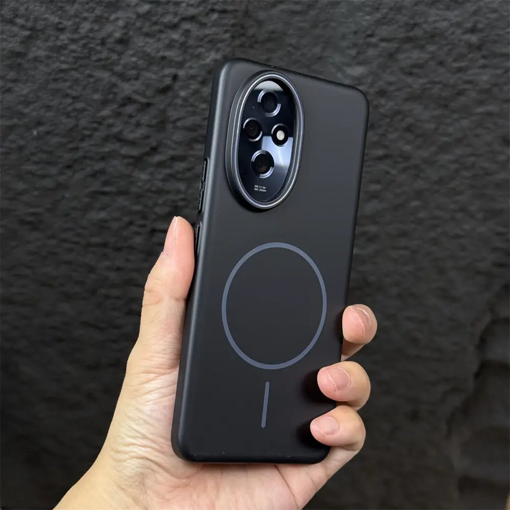 Simple and Soft Magnetic Drop-Proof Case with Skin-Friendly PC Cover