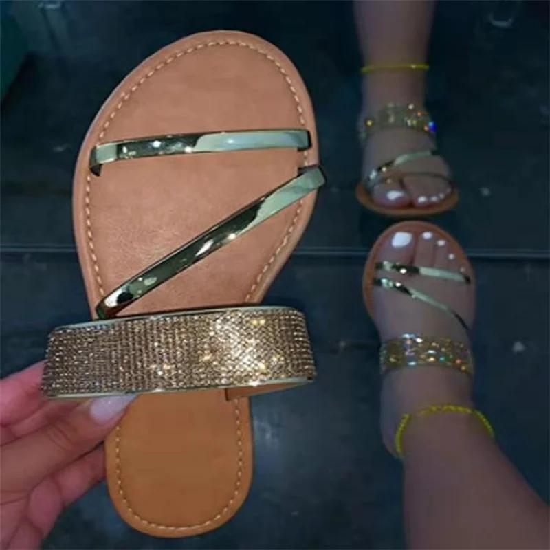 

2023 Summer New Women's Fashion Gold Silver Patent Leather Flat Heel Sandals Bling Rhinestone Narrow Band Beach Casual Slippers