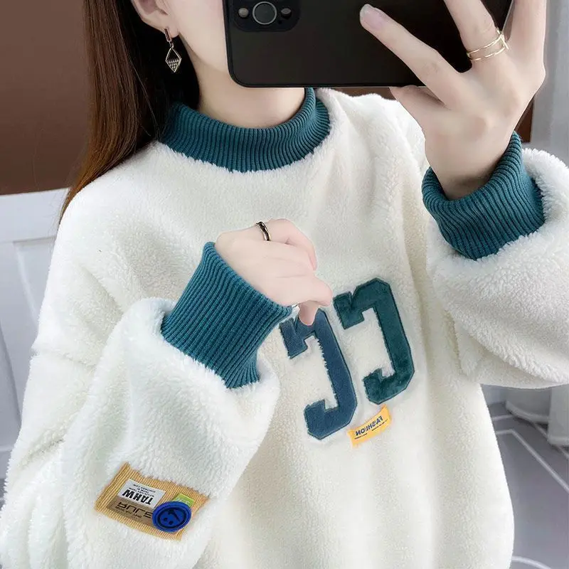 

2024 New Winter Women's Golf Wear Fashionable Embroidered Golf Top Loose Lamb Fleece Thickened Coat Women's Golf Clothes겨울여성골프웨어