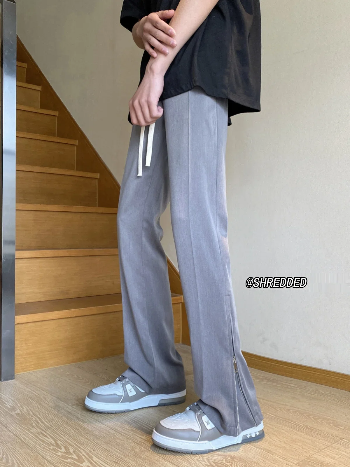 Рисунок 2 - Мужские брюки с застежкой-молнией