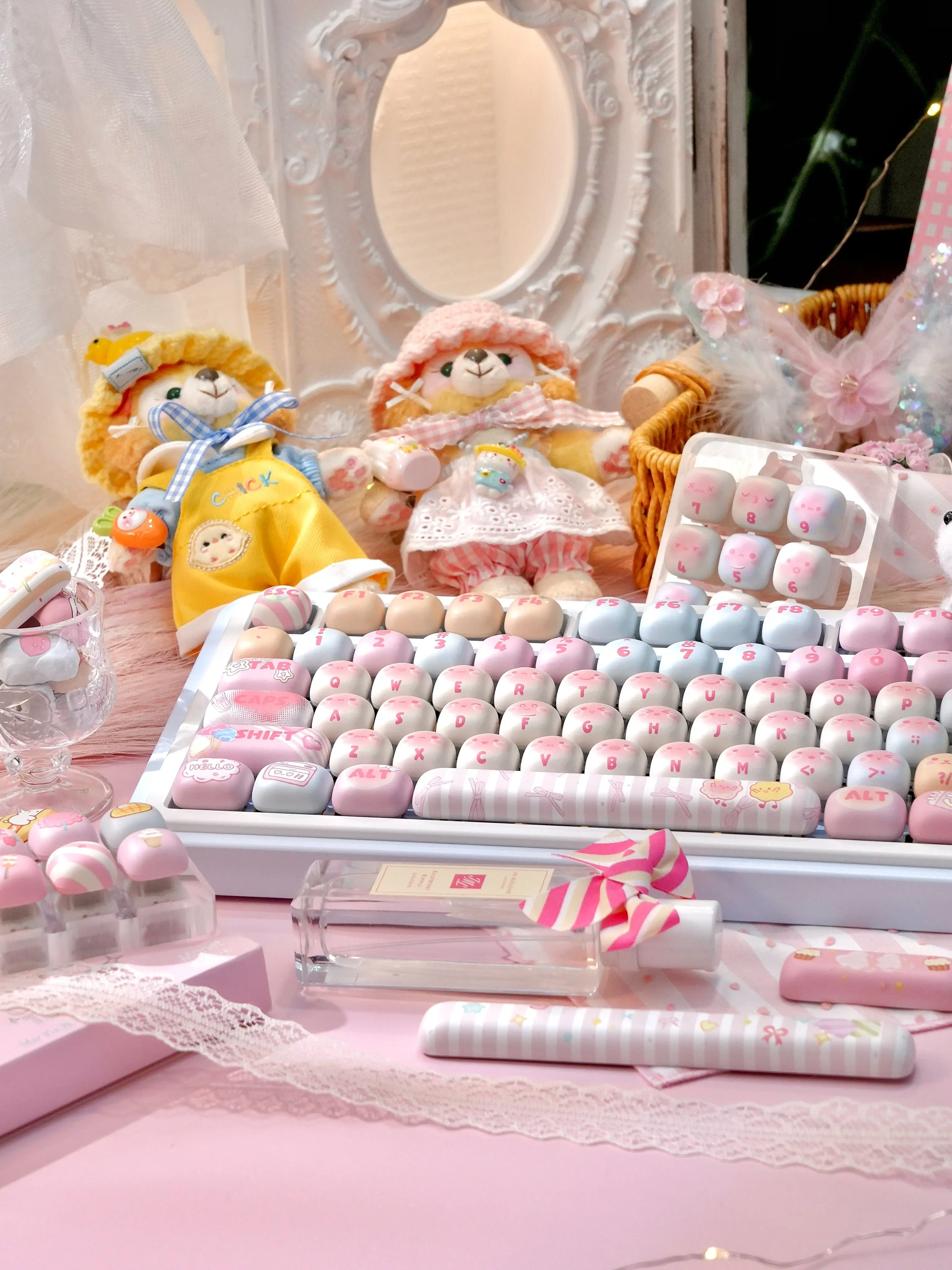rounded keycaps for mechanical keyboard aesthetic desk setup
