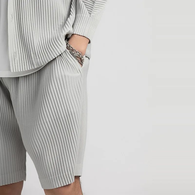 남성용 오버사이즈 패션 캐주얼 플리츠 반바지, 일본 스트리트웨어, 느슨한 아이스 실크 반바지, 남성 비치 반바지, M-2XL