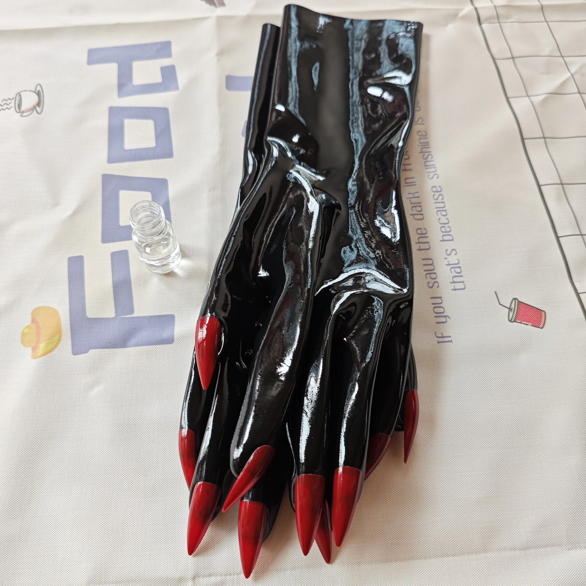 Malaysian latex kigurumi five finger sexy fit Zentai party outfit latex long gloves 1 pair of 0.4mm with sharp long nails cosplay gloves latex gloves