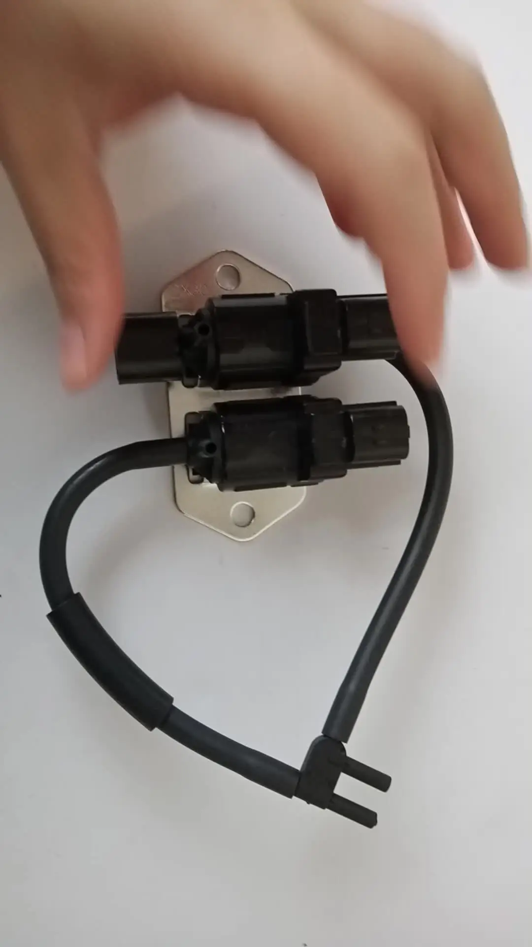 8657A031 Front Wheel Vacuum Switch Solenoid Valve For Mitsubishi
