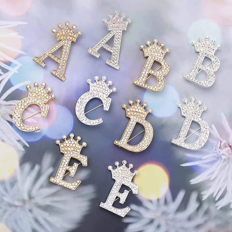 Fashion Crown 26 Initial Letters A To Z Initial Brooch Pins For Women Men Rhinestone Lapel Pin Sweater Coat Wedding Jewelry Gift