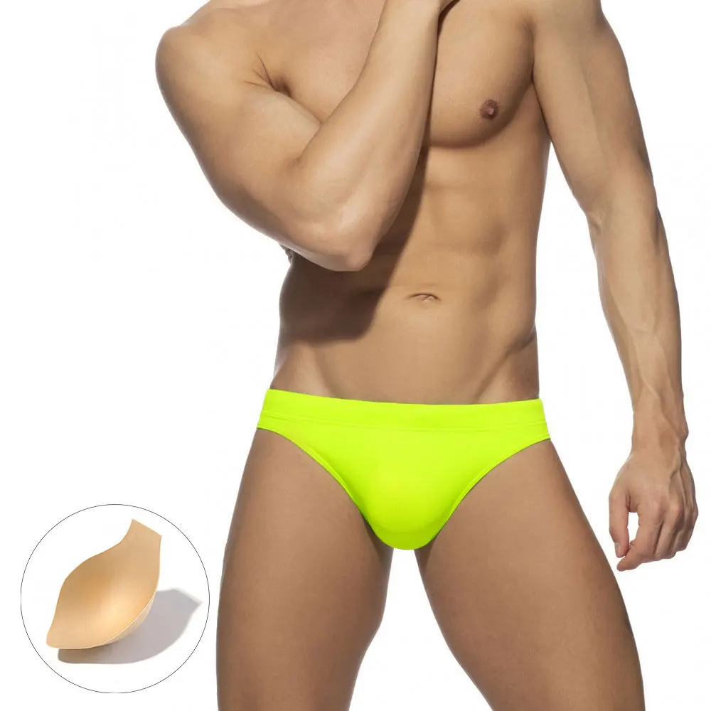 

Cross-border sales of simple solid color sexy men's small triangle swimming pants with cup size to prevent embarrassment quick d