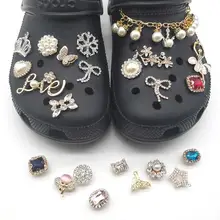 

New Shoes Charms Designer Croc Charms Bling Rhinestone Girl Crystal diamond gem Decoration Metal Pearl Butterfly Accessories