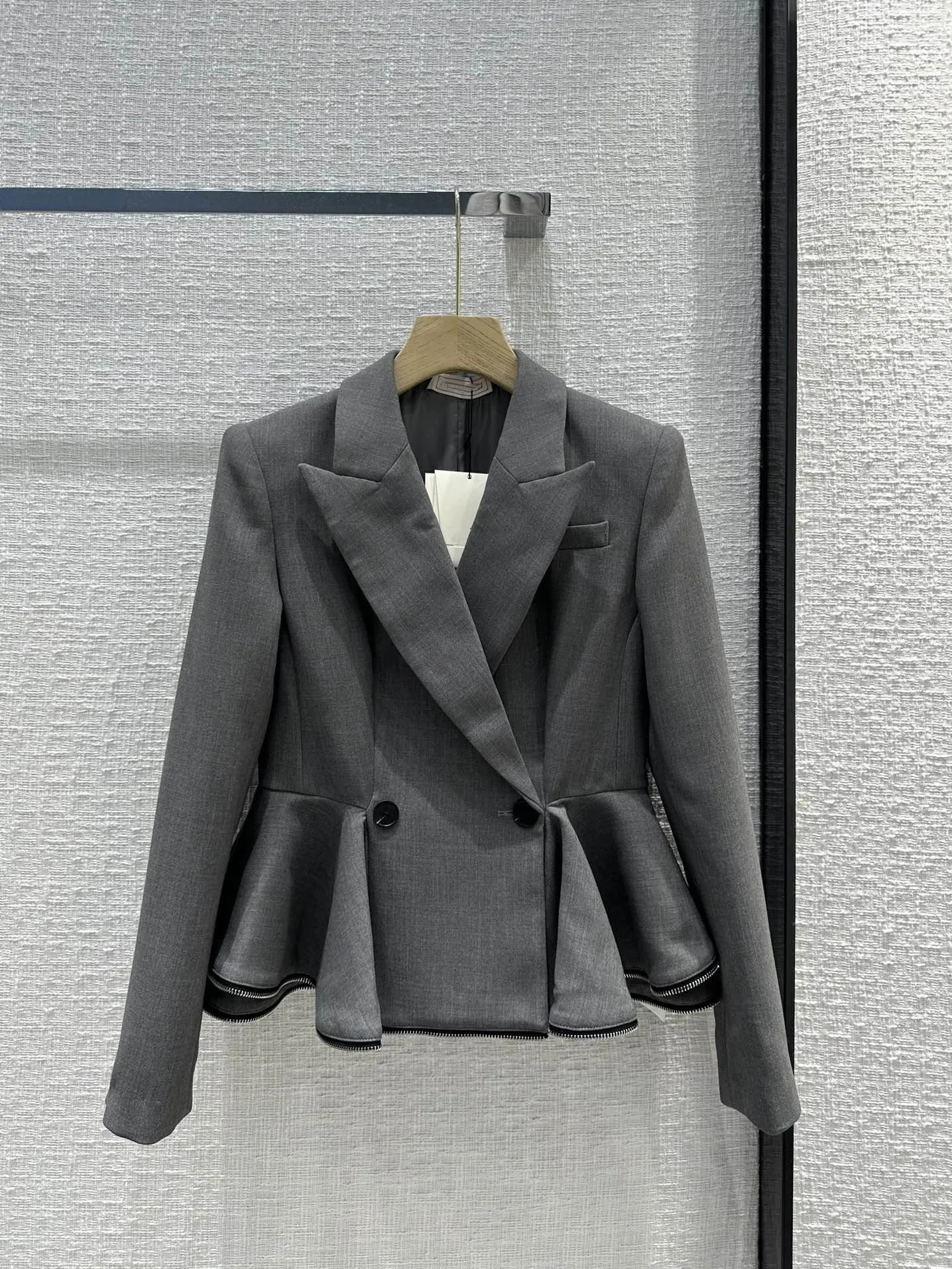 

2023 Women's Clothing Elegant zipper detail ruffle hem jacket Autumn Winter New