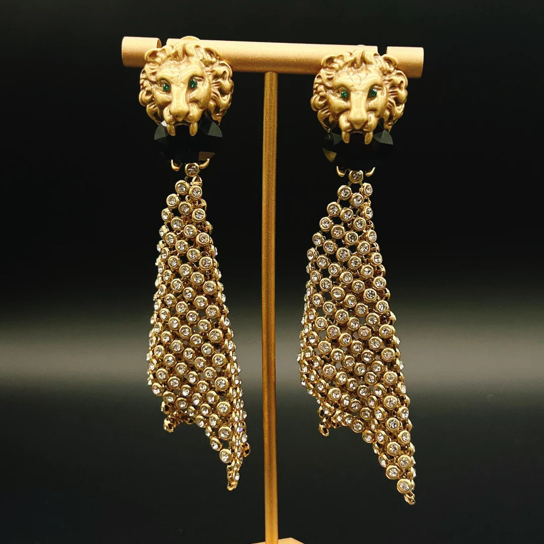 

Inlaid with black natural stone square tassel lion head design, fashionable and personalized earrings