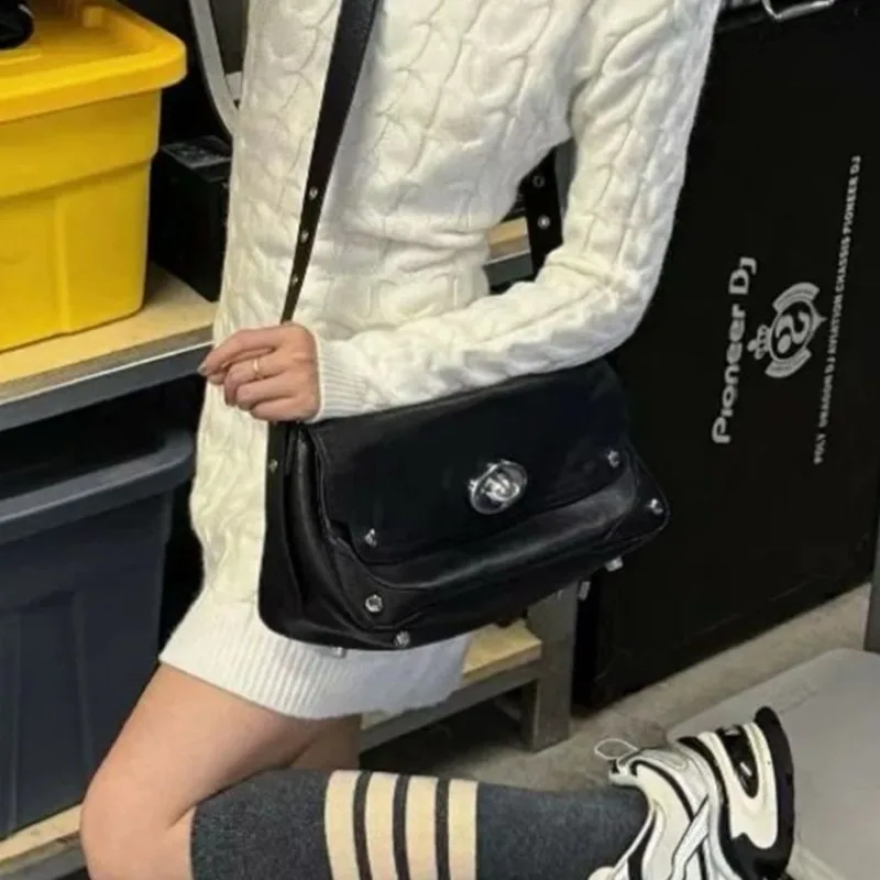 Hot Girl Rivet Tote Bag Women Planet Logo Stitching Large Capacity Shoulder Bags Ladies Sweet Cool Trendy Crossbody Underarm Bag