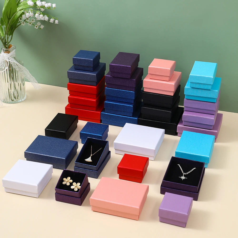 4 Scatole Regalo Piccole Per Gioielli – 8x8x1,7 Cm – Con Biglietti Inclusi – Rosa, Rosso, Nero, Bianco, Blu – Per Bracciali, Collane, Anelli – Confezione Regalo Elegante - 5