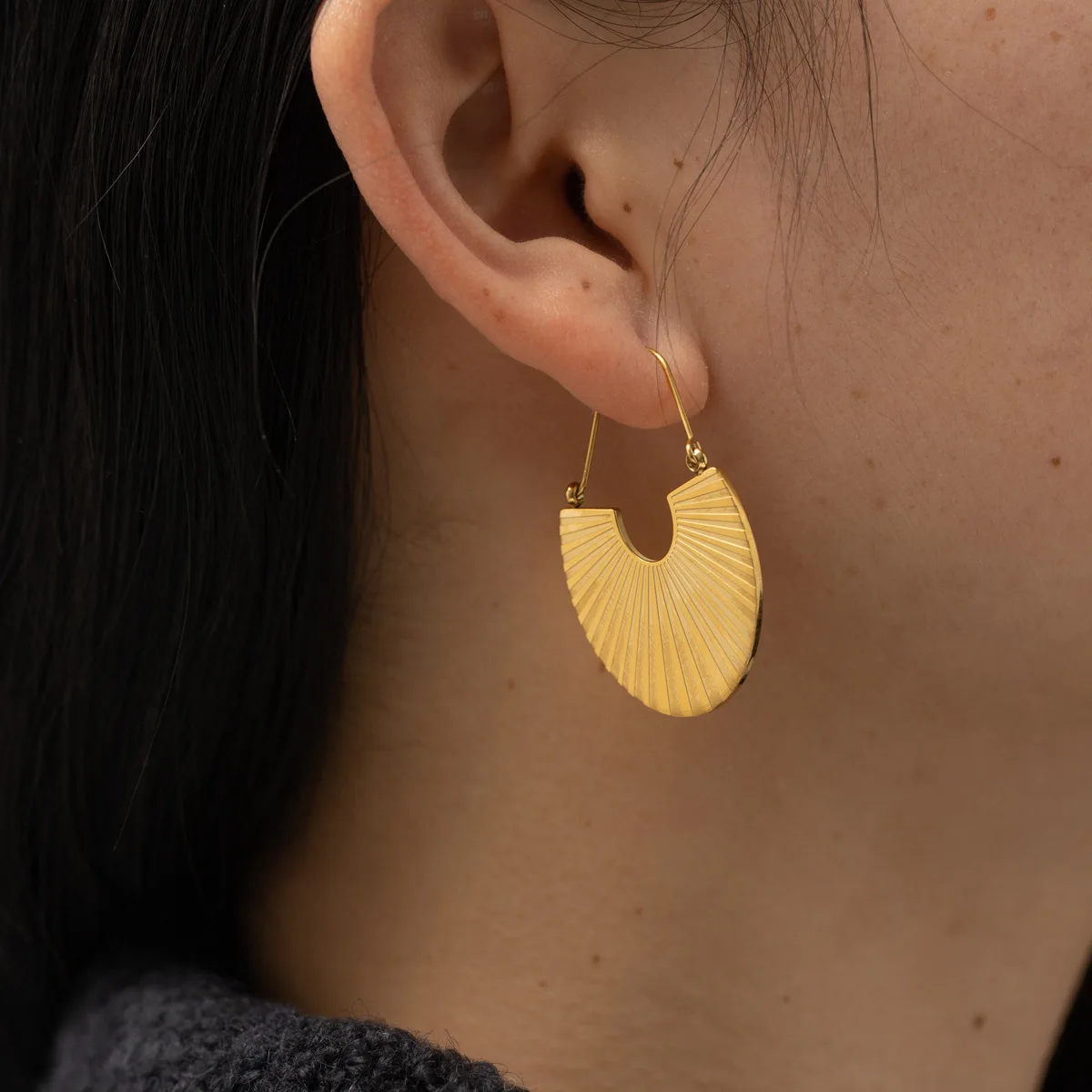 

18K Gold Stainless Steel Fan Rib Earrings Nordic Designer Model Titanium Geometric Trendy Ornament Women