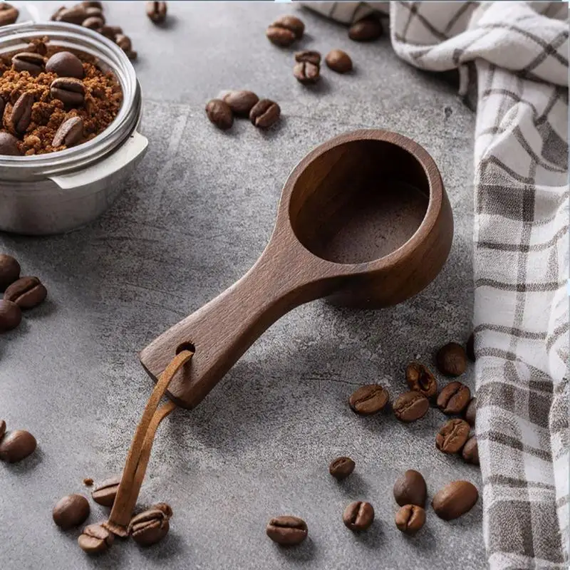 アトリエジュンコ クルミスプーンと紅葉の葉 アトリエジュンコ クルミ