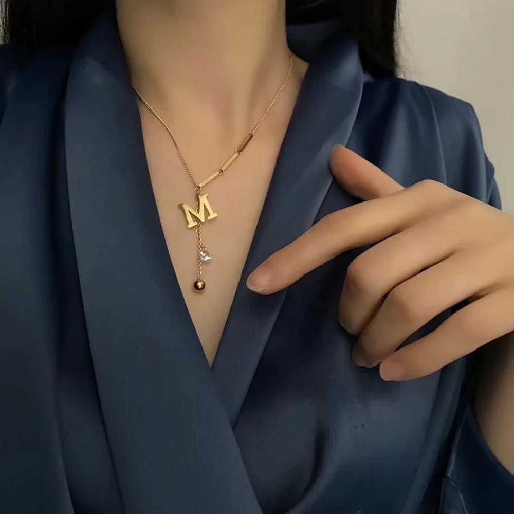 

Large M letter necklace, personalized fashion jewelry, simple temperament, popular stainless steel women's necklace wholesale