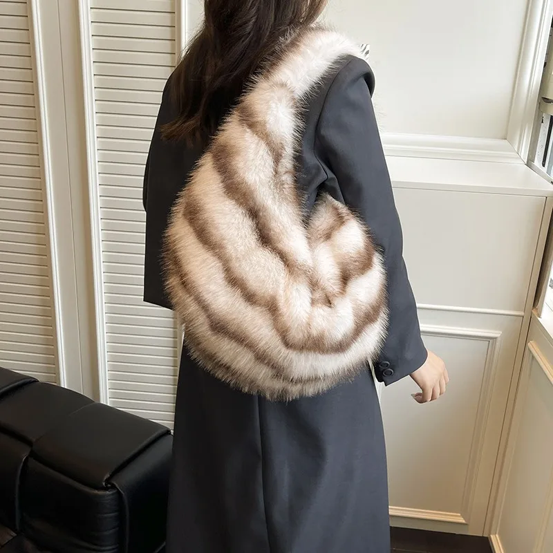 Women's Plush Crossbody Bag Single Shoulder Handbag Large Capacity Casual Autumn Winter Fur Bag Fashionable All-Match Bag