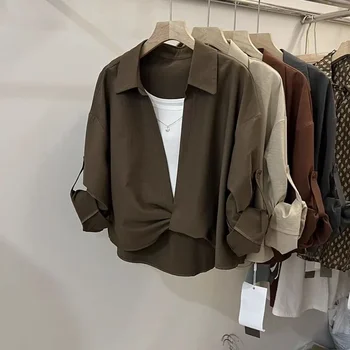 Camicia a maniche lunghe in due pezzi finta con colletto polo per donna all'inizio dell'autunno Top chic in stile occidentale di nuovo stile