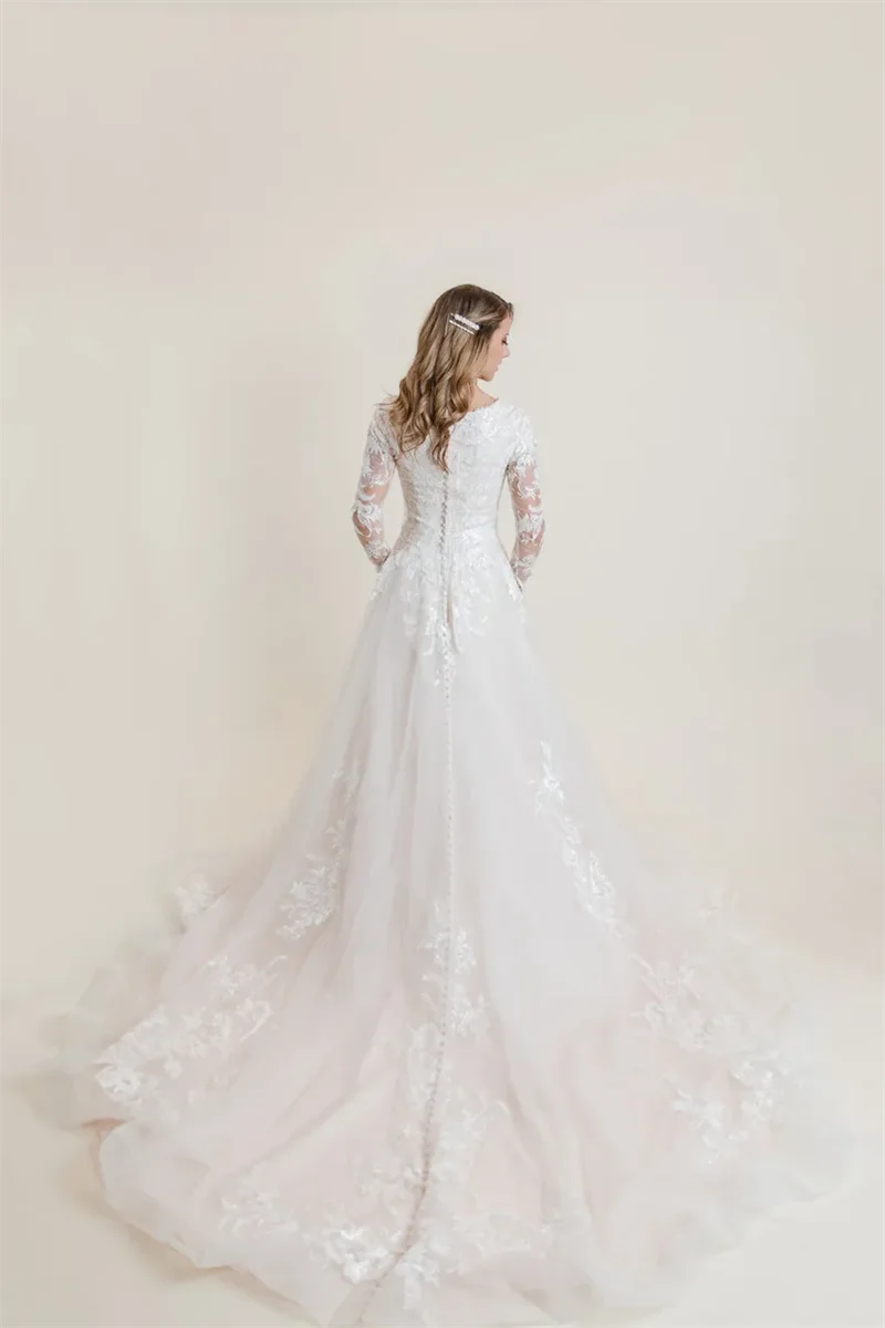 

High Quality Lace Tulle Modest Wedding Dresses With Long Sleeves Sweetheart Neckline Buttons Back Country Western Bridal Gowns