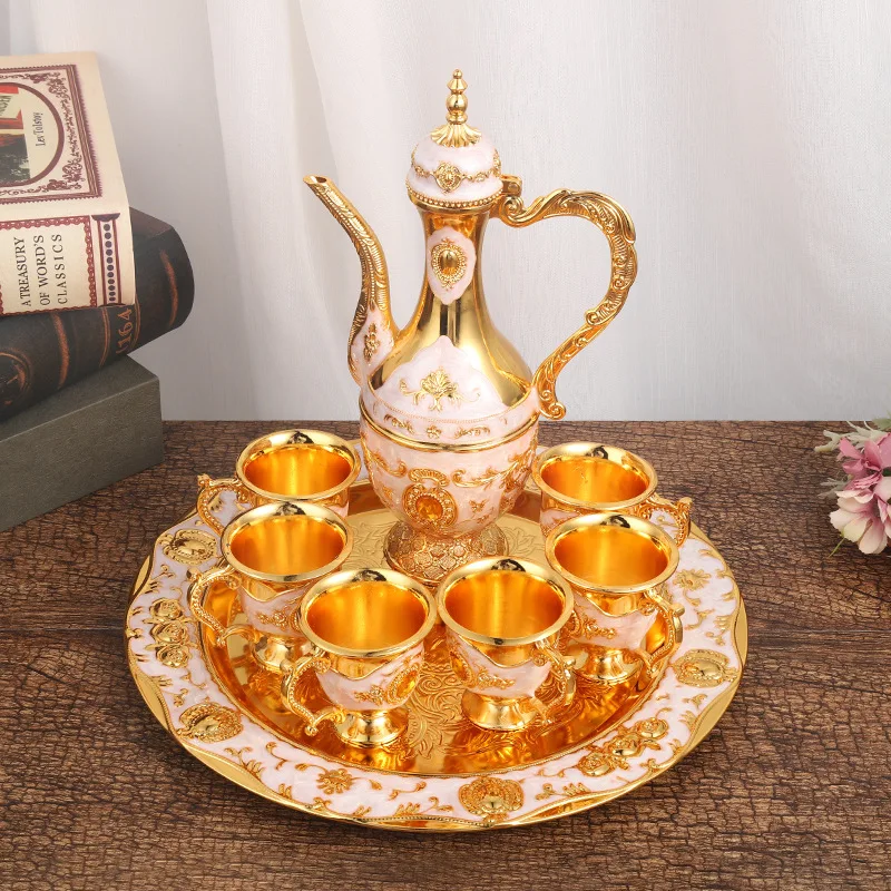 

Fashion European-American style zinc alloy plating wine set for hotels and restaurants simple crystal gold wine set.