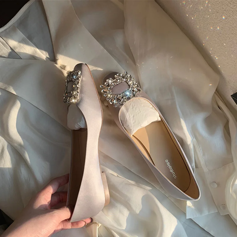 

Женские летние туфли на плоской подошве с квадратным носком