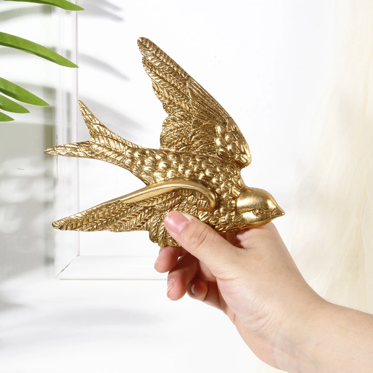 1 piece, 3.8*4.7/5.6*6.6 inch resin material retro gold flying swallow home wall decoration wall hanging