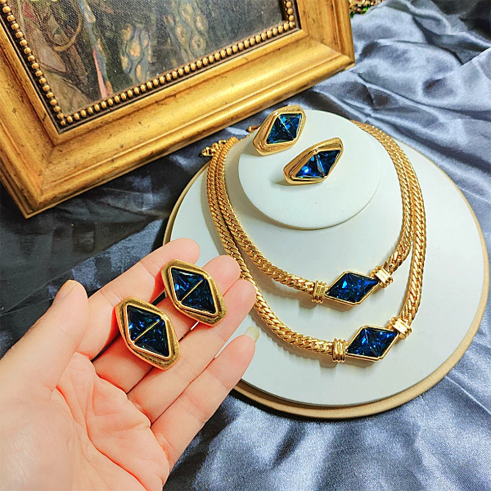 Рисунок 3 - Винтажное темпераментное треугольное