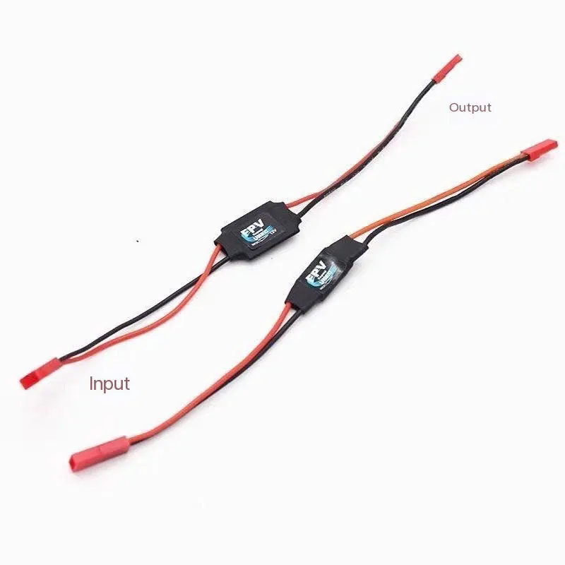 Vue de dessus du module UBEC 12V3A 5V3A montrant les broches d'entrée et sortie pour drone RC