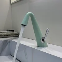 ก๊อกอ่างล้างหน้าอ่างล้างหน้าอาร์ตระเบียงห้องน้ําร้อนและเย็น 2