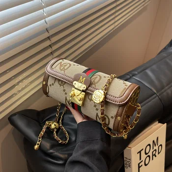 2025 Lussuosa mini borsa a tracolla a catena, borsa a spalla con texture alla moda, unica e versatile 1