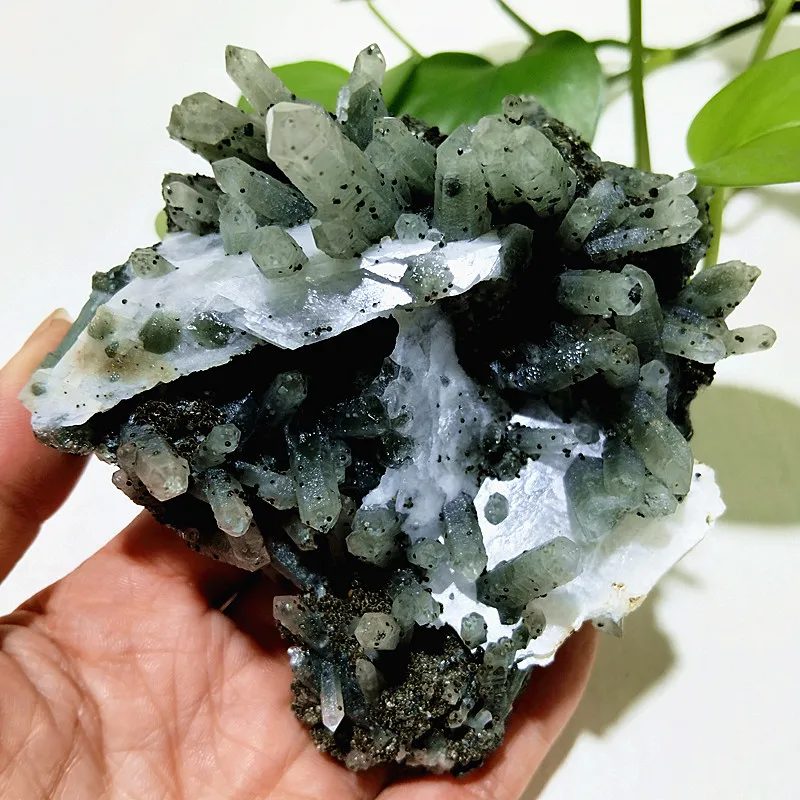 Natural Stones Epidote Crystal Cluster Tower Symbiosis Specimen Feng Shui Crystal Witchcraft Energy curative Room Decoration 2