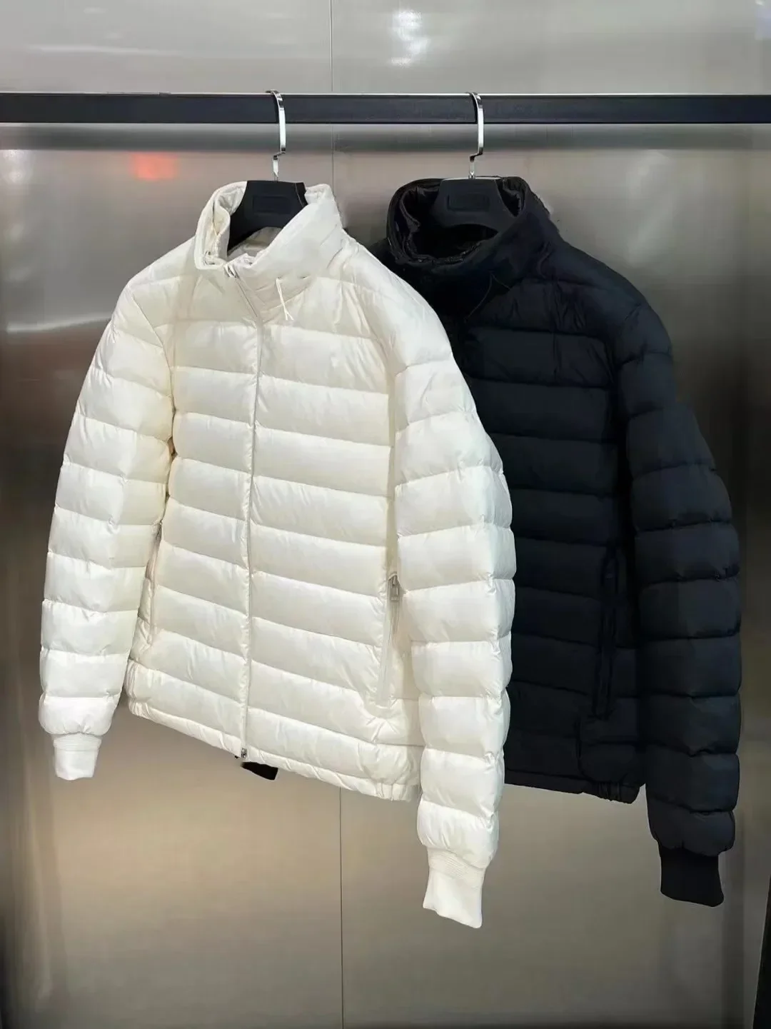 

2024 New Men's Down Jacket Warm Fashionable and Atmospheric High-end Down Jacket White Duck Down Black and White Jackets