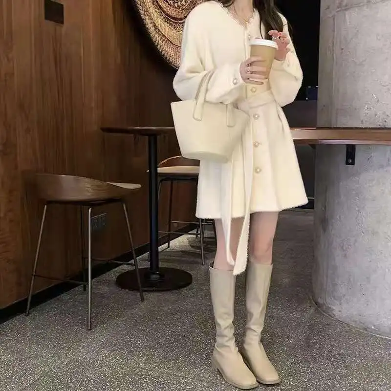 ������ ��Ƽ�� ��Ʈ �巹��, ĳ�־� �� �Ҹ� a-���� �̴� ������ �巹�� �κ�, �ʹ� Vestidos �����, 2022 �� �ܿ�