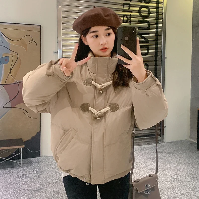 Женская короткая куртка с воротником-стойкой