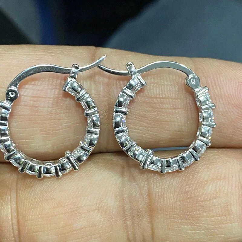 Orecchini a cerchio extra large con strass e zirconia cubica