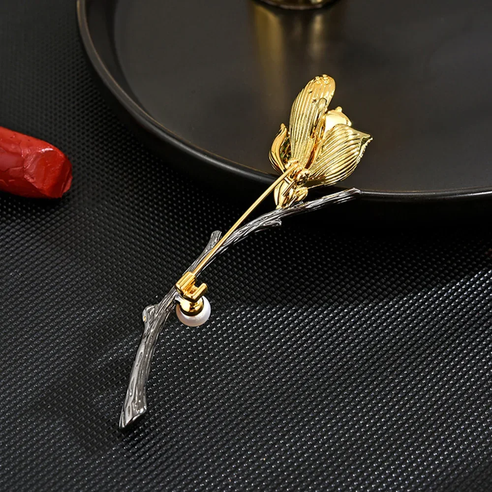 Enamel Orchid Brooch for Women Green Crystal Pearl Magnolia Flower Female Clothes Badge Pin Corsage Jewelry Mother's Day Gifts