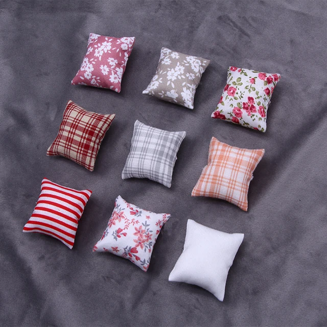 2PCS 4.5*3.5cm Dollhouse Miniature Simulated Cotton Flower Pillow Model Cushions Sofa Couch Bed Furniture Toy Doll Accessory