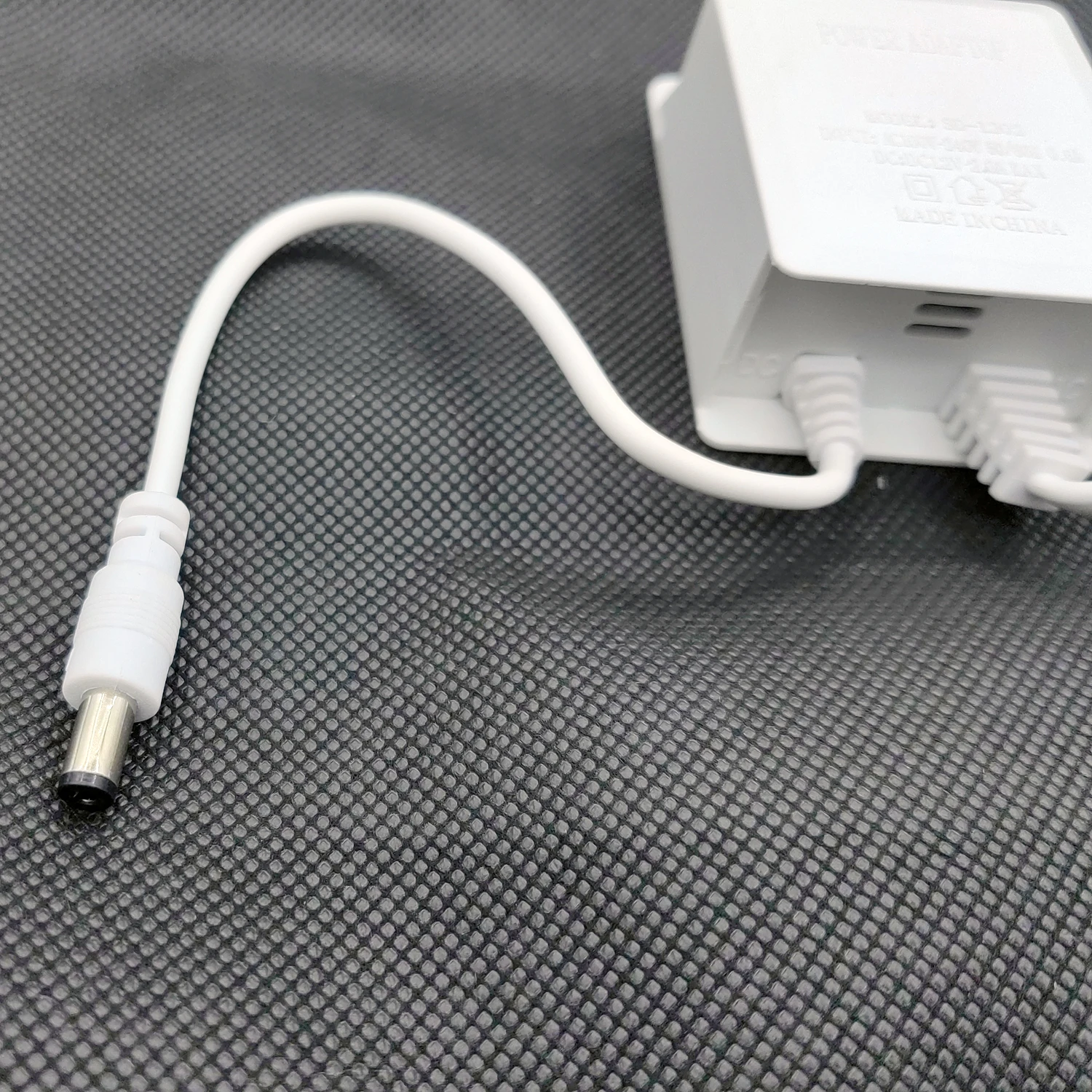 Sealed housing of power adapter