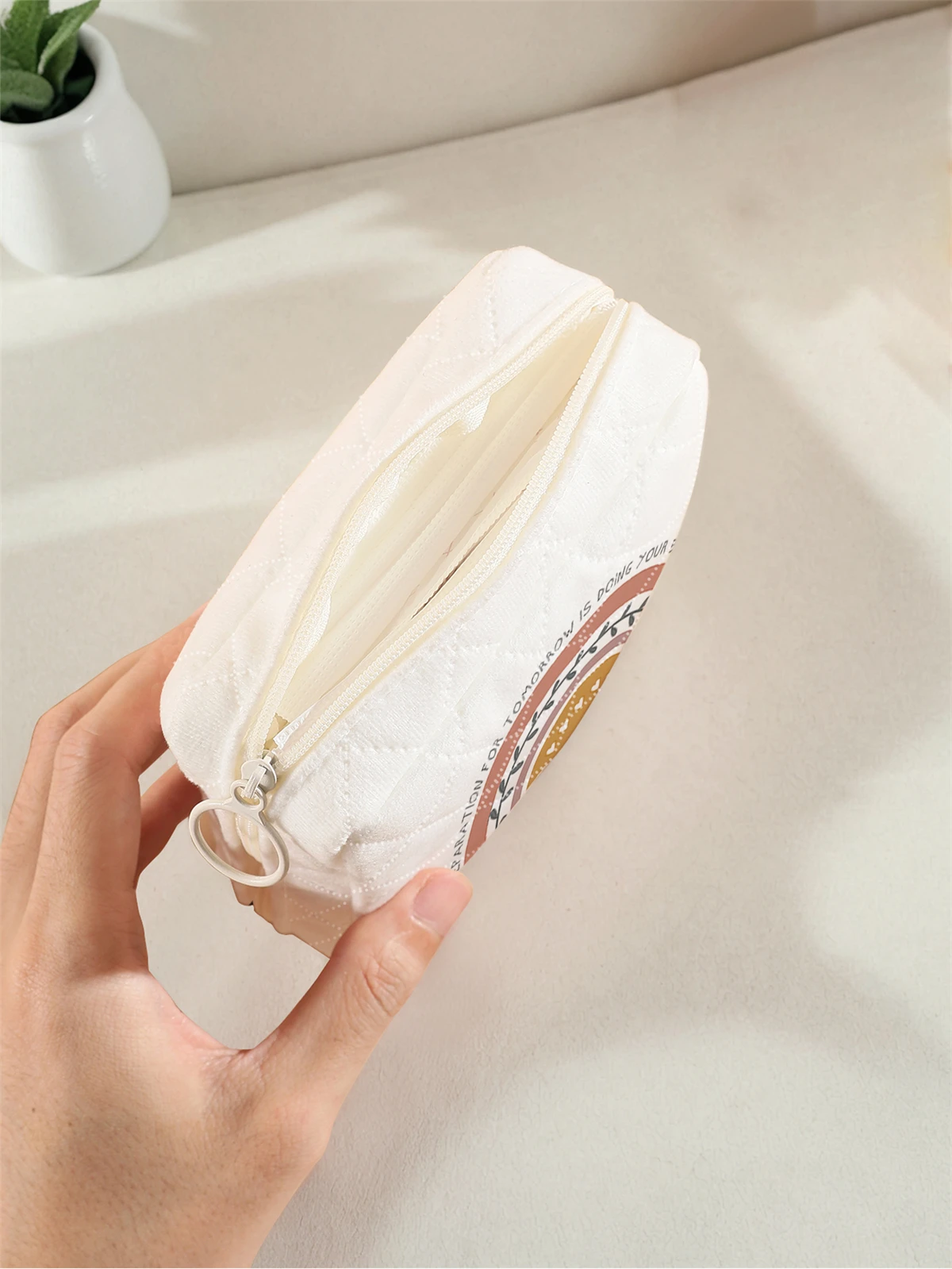 1 portable sanitary napkin storage bag, made of rainbow pattern and diamond mesh material, lightweight women's tissue bag