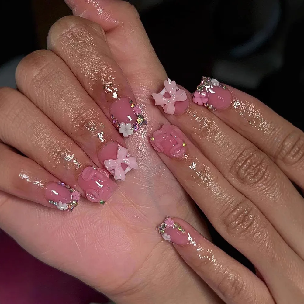 24Pcs French Pink Press on Nails Short Square Head Fake Nails Flower Rhinestone Design Wearable Finished False Nail Tips