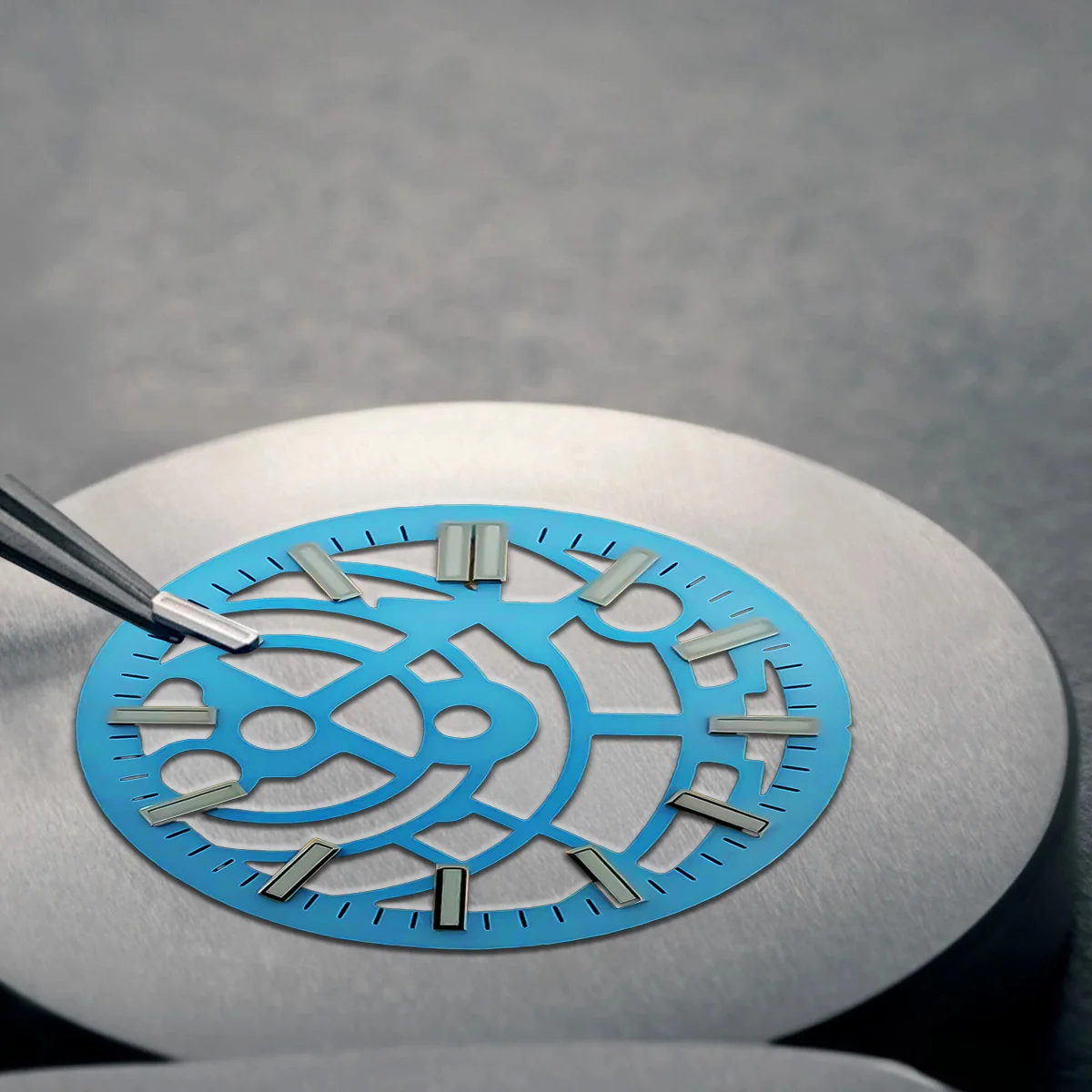 Elegant Multi-Color Luminous Skeleton Dial 28.5mm