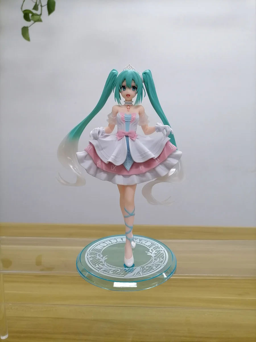 

Genuine Hatsun Mikuu Wonderland TAITOS Limited Version Lovely Girls Model Toy Table Decoraton Collectible Boys Gifts