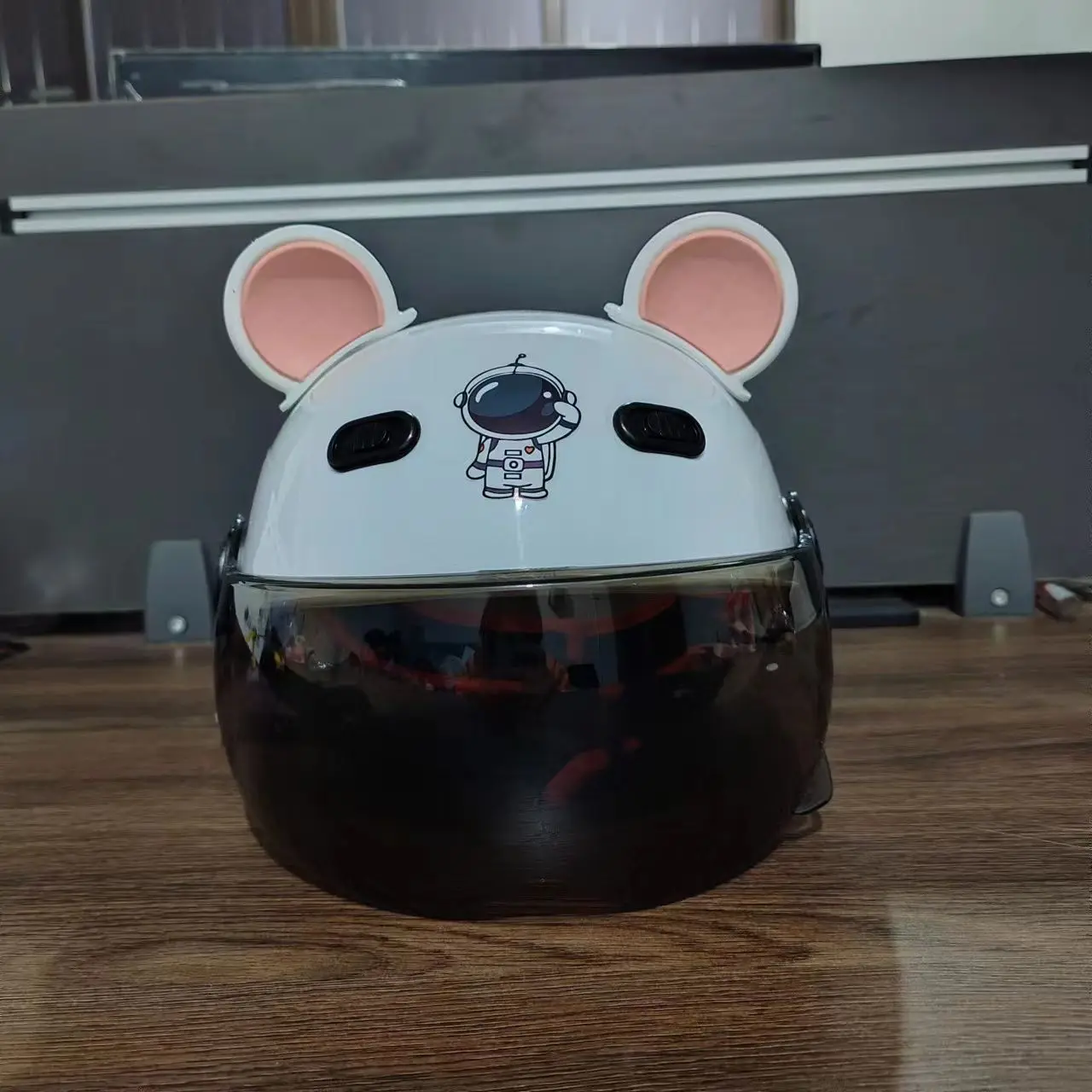

Children's helmet universal for both boys and girls in 4 seasons 2-12 year old helmet, astronaut cartoon child safety helmet