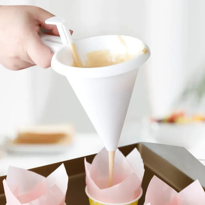 Adjustable Hand-held Baking Funnel Dispenser 4