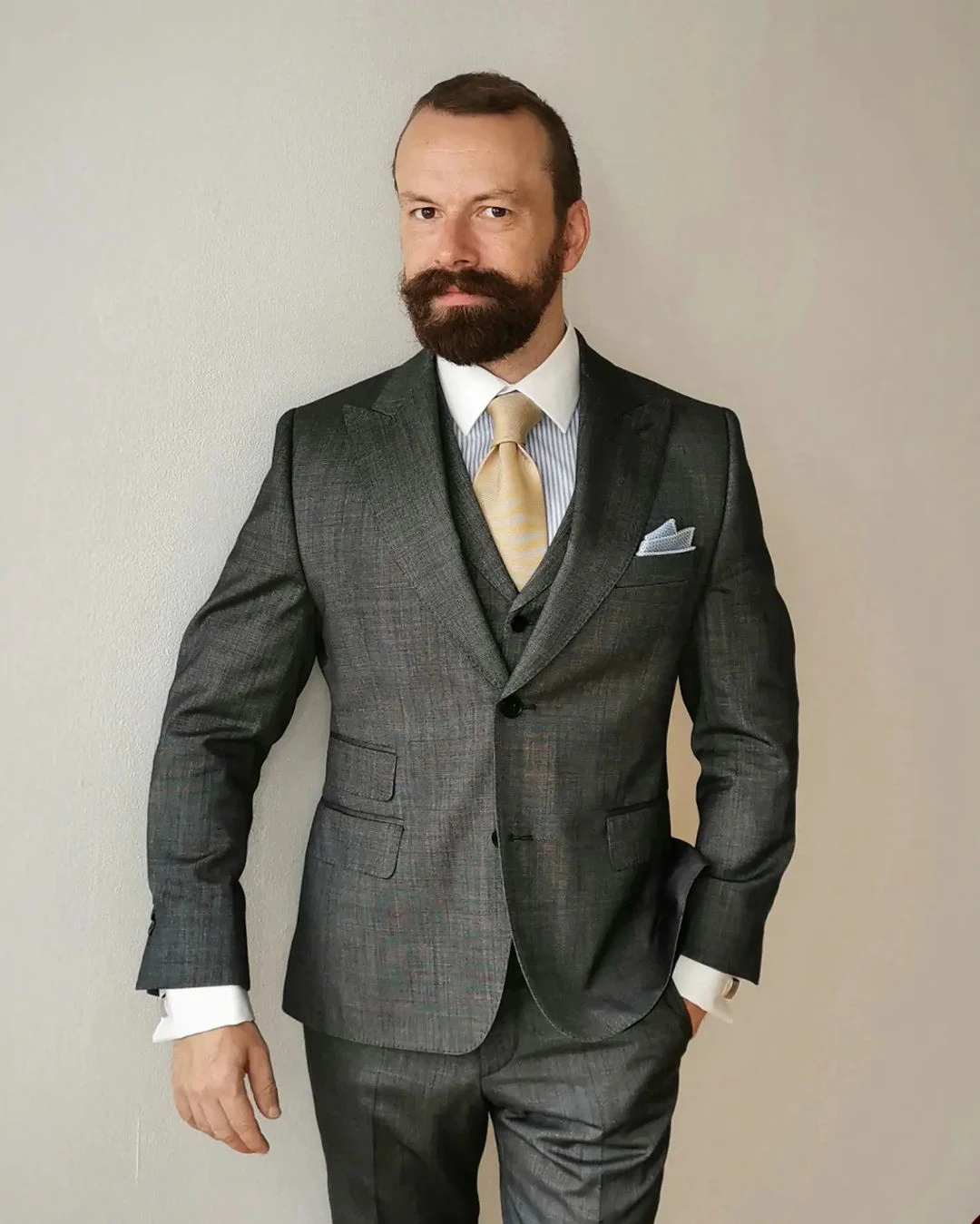 Handsome Wedding Suits For Men Single Breasted Groom Wear Slim Fit Peak Lapel Tuxedos Evening Party 3 Pcs Jacket Pants Vest