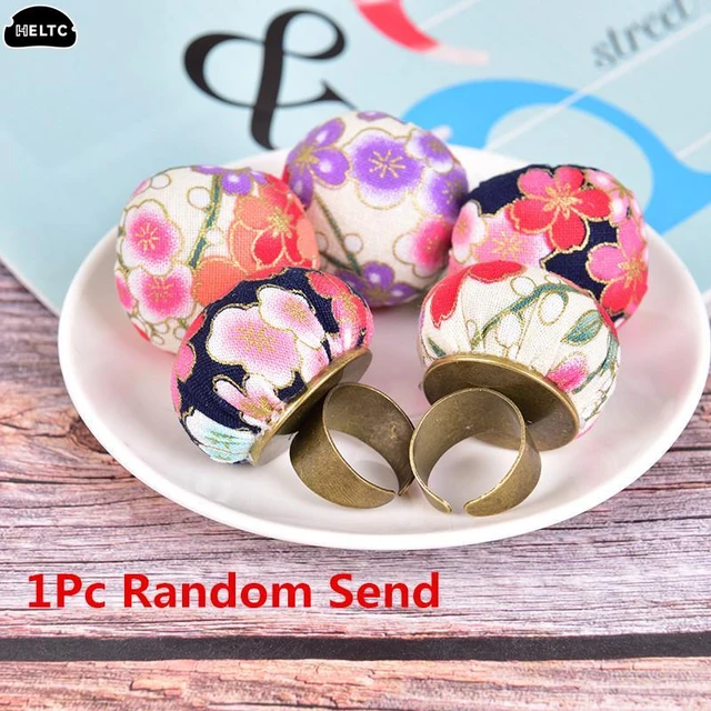 1pc Wrist Pin Cushion With Random Color, Round Shape, Accessories