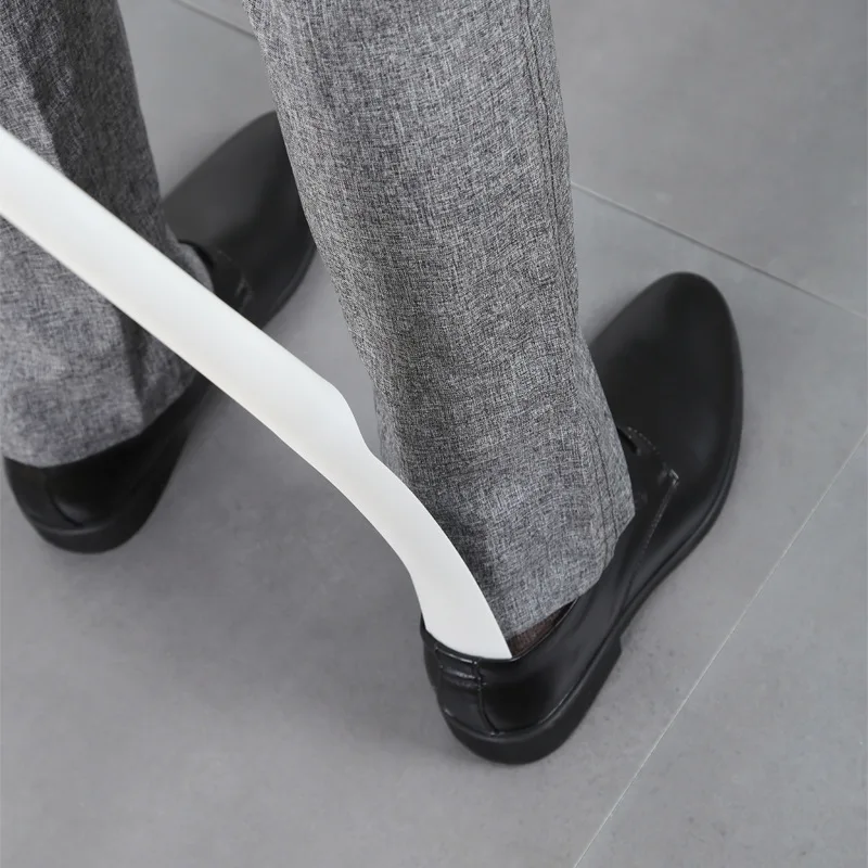 Wood grain self-supporting shoe handle extra long suitable for elderly and pregnant women