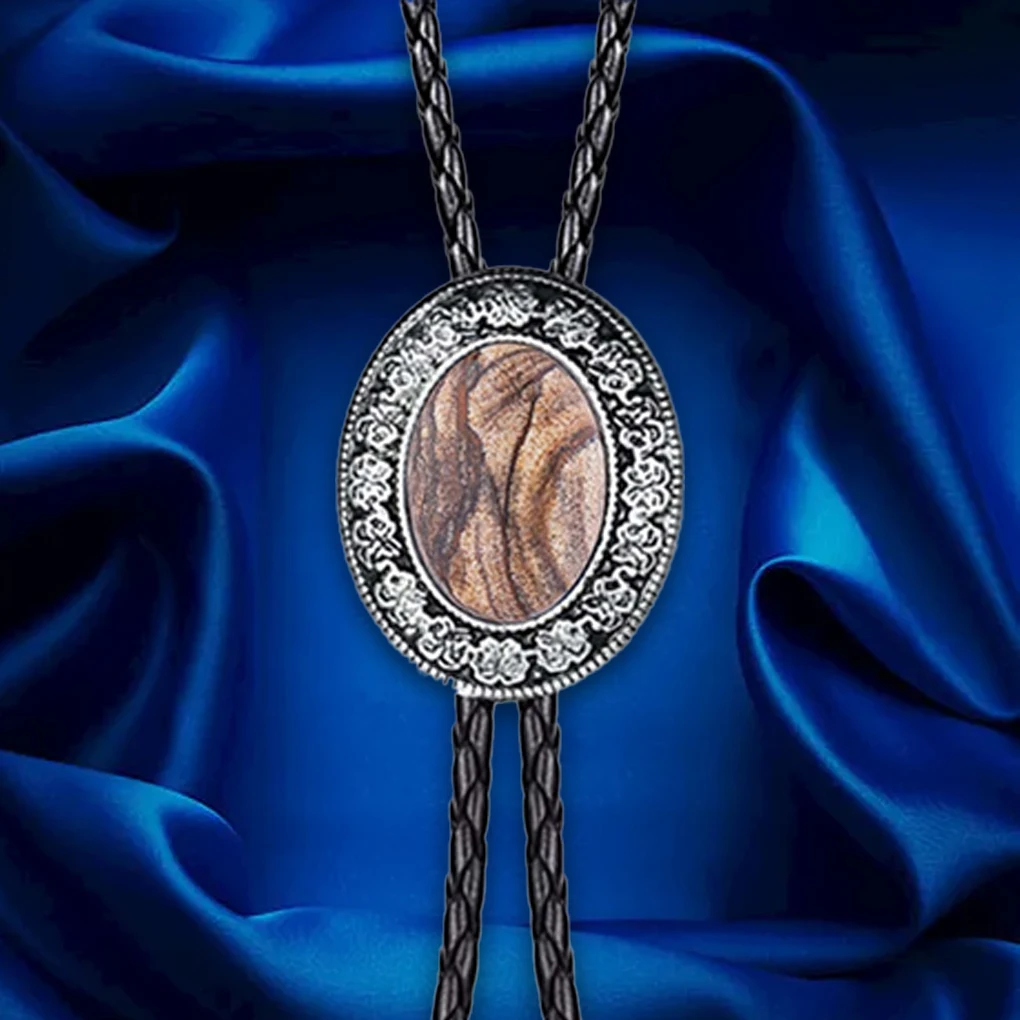 Рисунок 4 - Мужской галстук-бабочка с подвеской