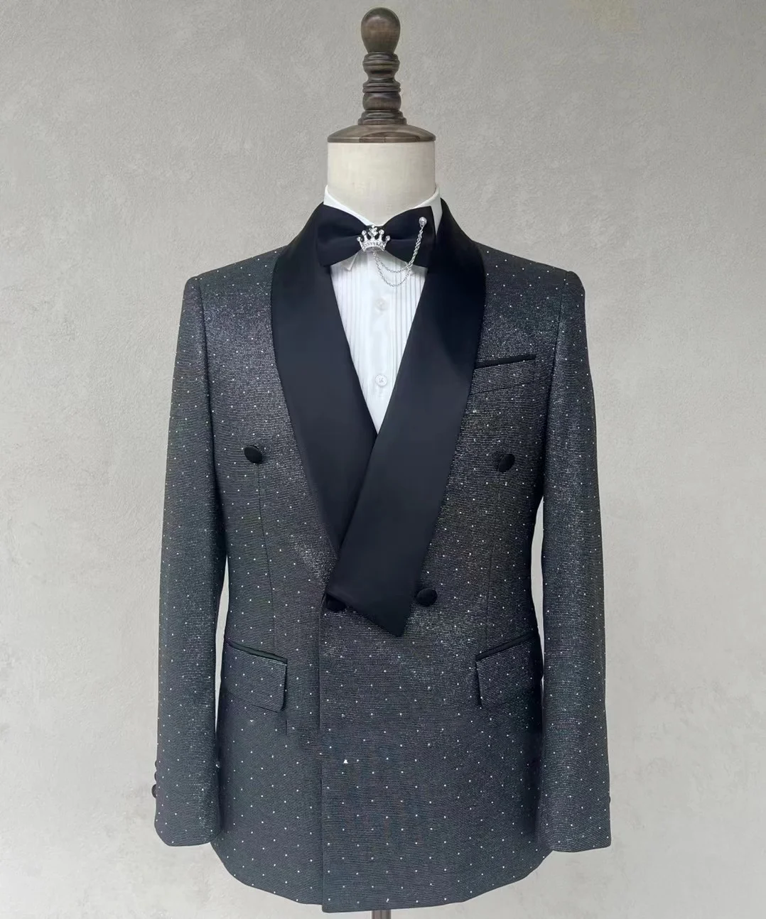 

Новейший дизайн под заказ, двубортные свадебные костюмы для мужчин, официальные блейзеры, костюм для представлений, модная модель, подиумная одежда