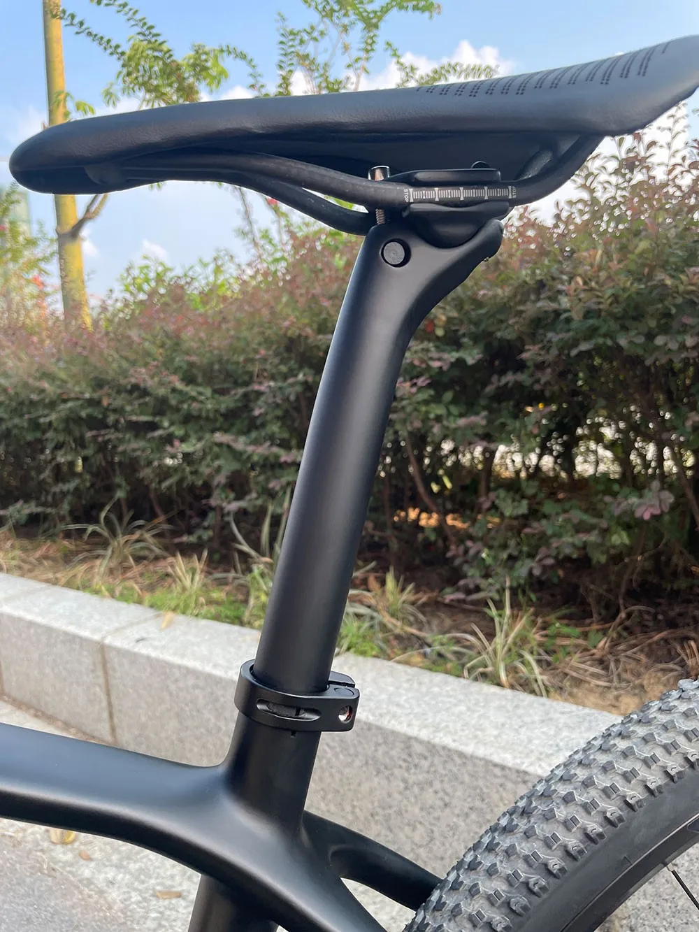 Description Picture 3 of itemELITAONE MTB Carbon Seat Post 20mm Offset 25.4-31.6mm Clamp 350-450mm Length Mountain/Road Bike Seatpost Lightweight Design